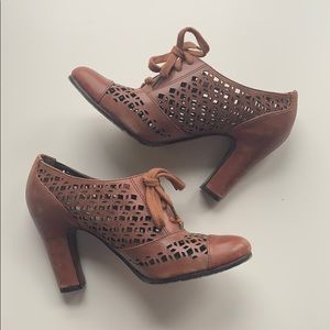 Sam Edelman Sawyer Heels - same as T Swift!!